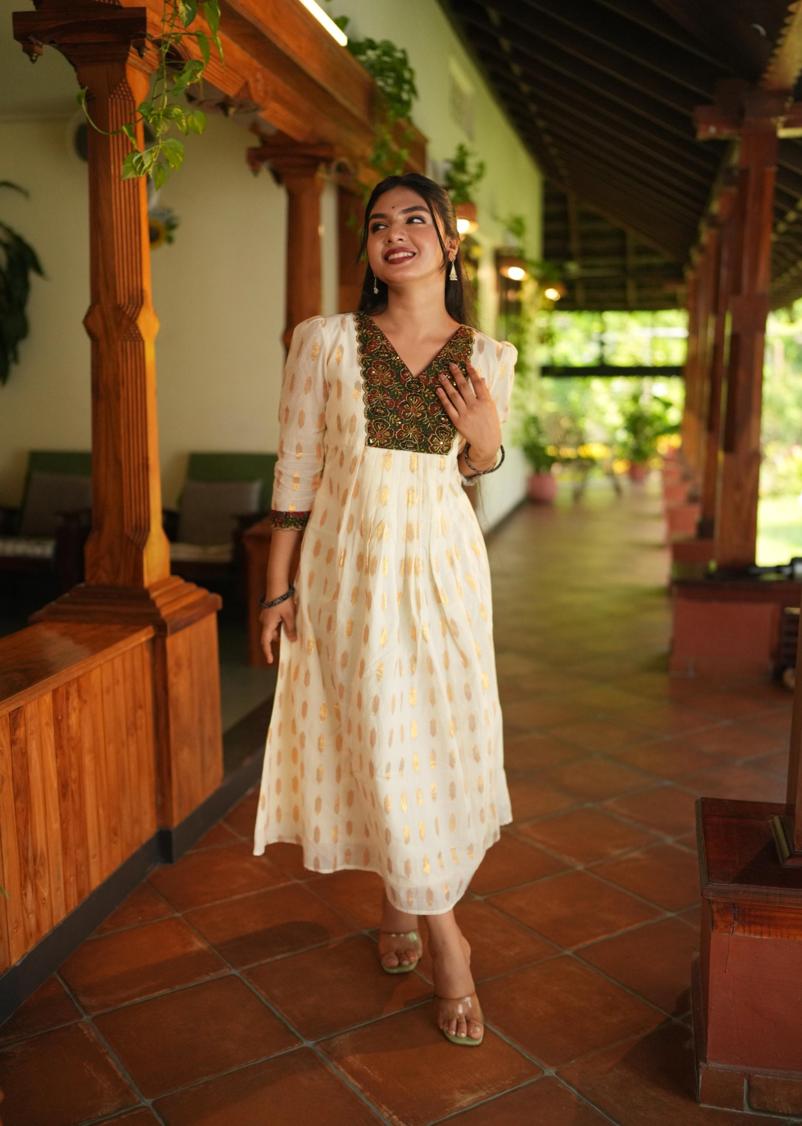 White Kasavu With Center Pleated Dress image 0