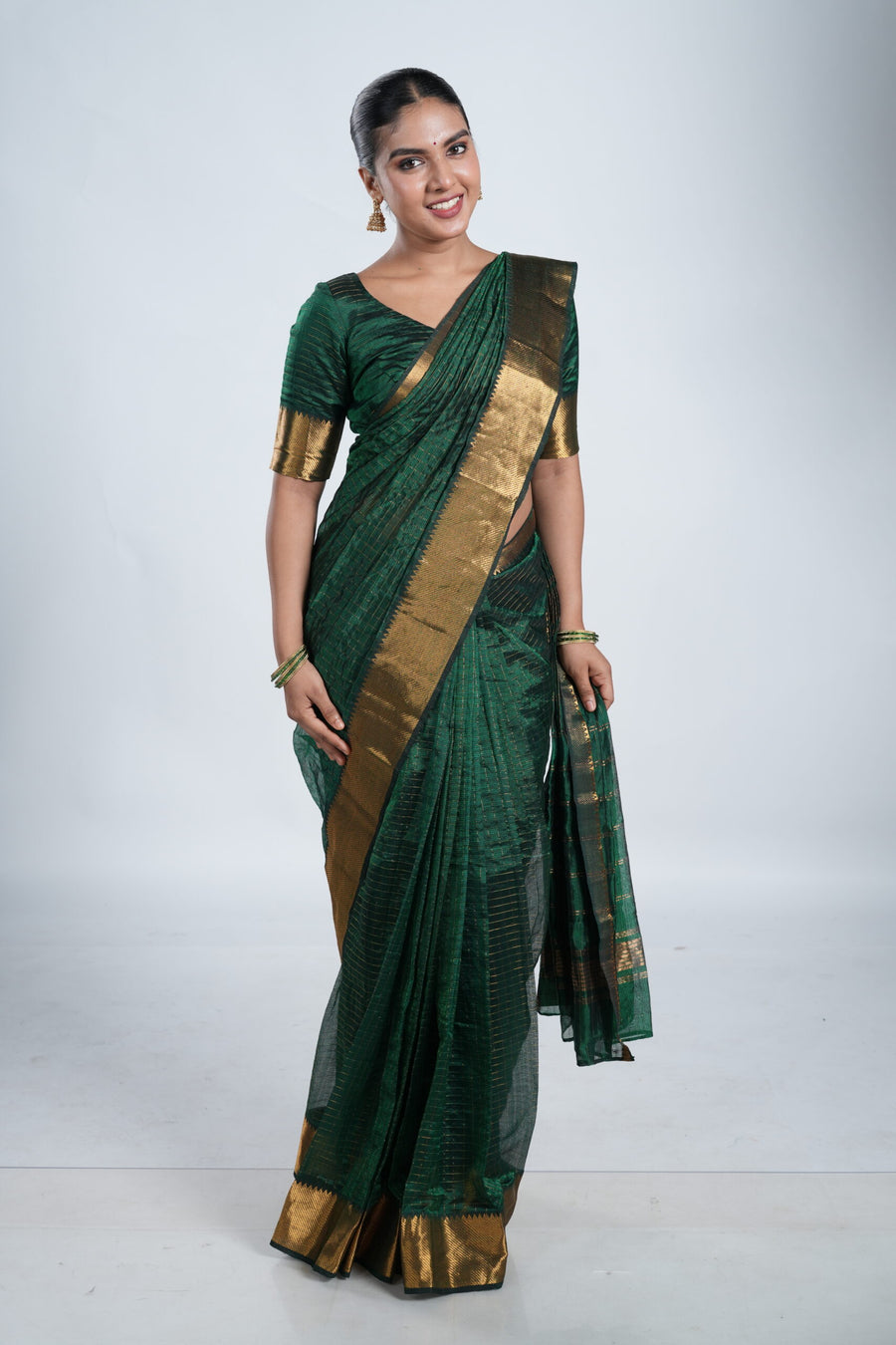 Deep Emerald Green Mangalgiri Silk Saree image 0